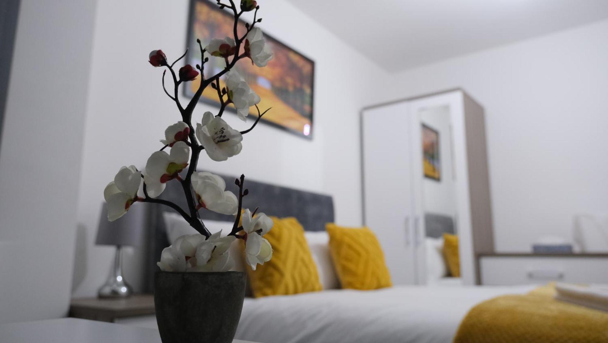 Modernized Three Bedroom House Near City Stadium, Attractions, City Centre - Sky N Netflix - Convenient Transport Manchester Eksteriør bilde